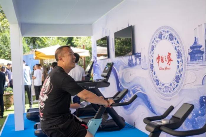 巴黎奥运场馆中的中国之家全民健身日：科技与