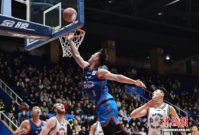 四川男篮四连败遭南京男篮碾压，段睿骐独木难