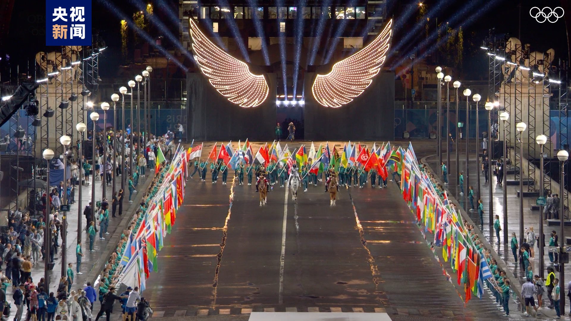 巴黎奥运开幕式盛大启幕 马克龙宣布赛事正式开