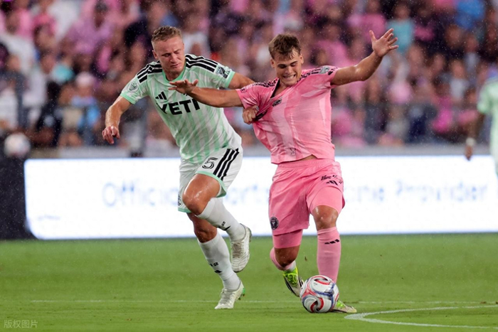 梅西C罗谁更胜一筹 球王标准引热议