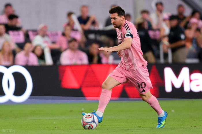 梅西C罗谁更胜一筹 球王标准引热议