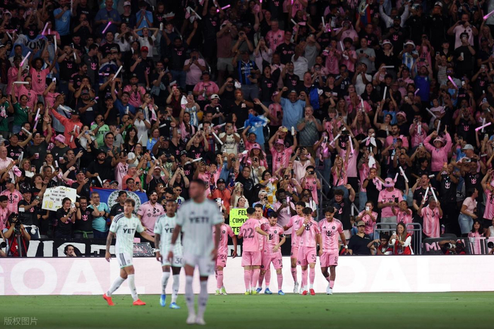 梅西C罗谁更胜一筹 球王标准引热议