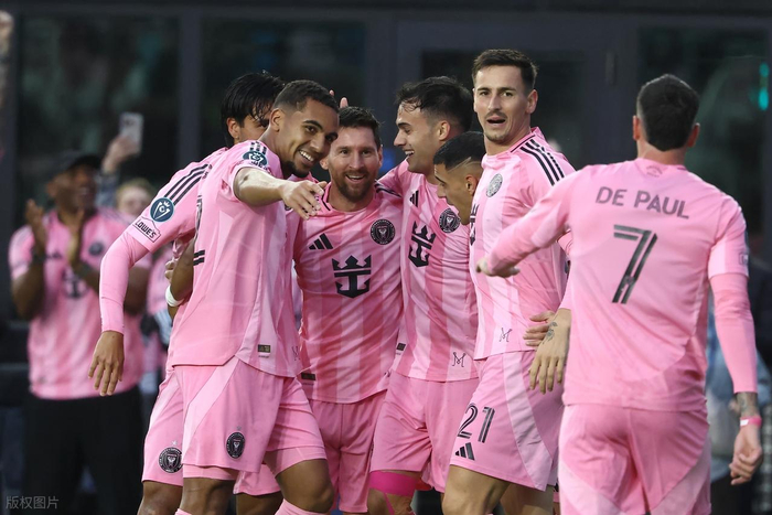 梅西C罗谁更胜一筹 球王标准引热议