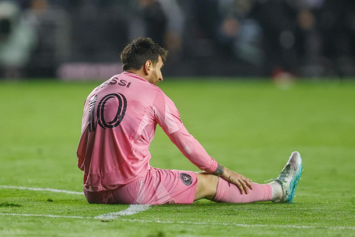 梅西C罗谁更胜一筹 球王标准引热议