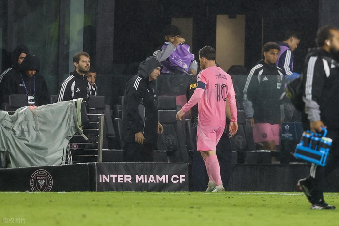 梅西C罗谁更胜一筹 球王标准引热议